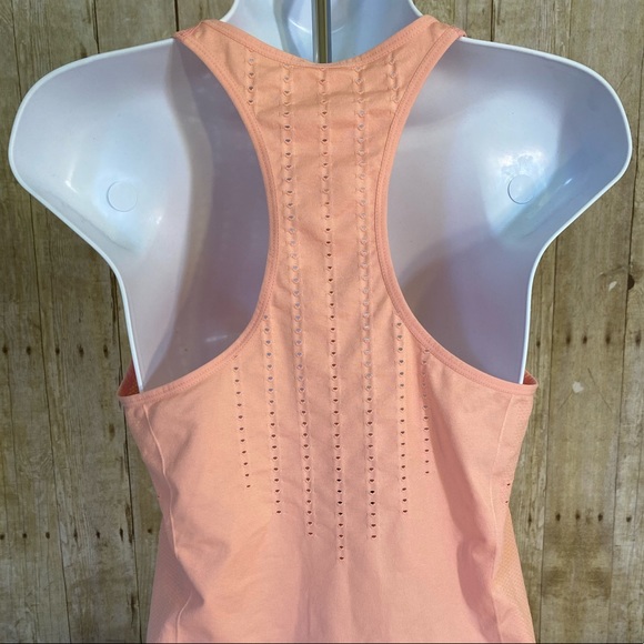 🌿HOST PICK🌿Fabletics Seamless Racerback Tank - Picture 6 of 10